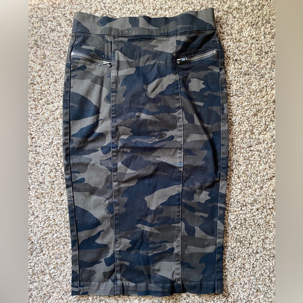 New York & Company. XS. Pencil skirt.